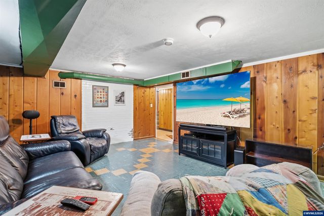 1835 24th St NE, Salem, OR 97301