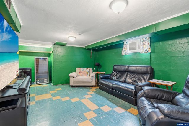 1835 24th St NE, Salem, OR 97301