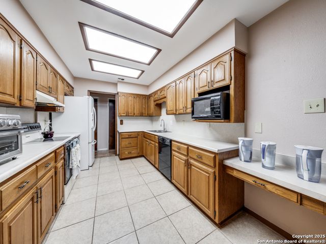 4818 Winthop, San Antonio, TX 78249