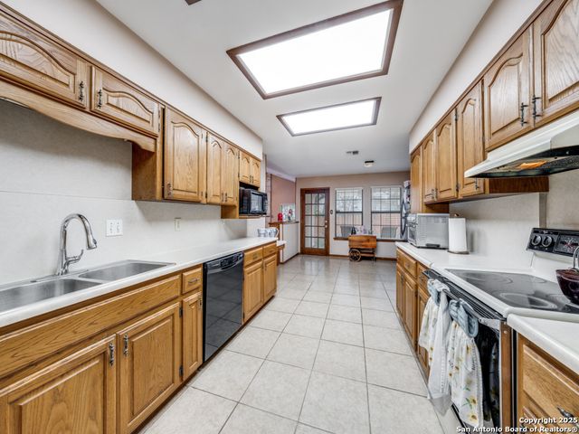 4818 Winthop, San Antonio, TX 78249