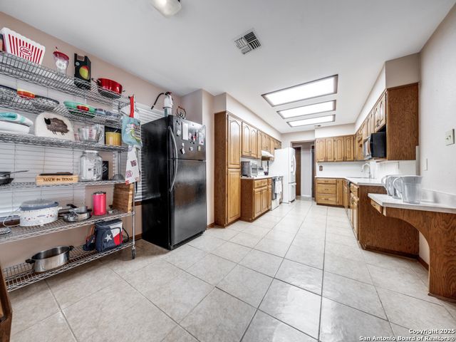 4818 Winthop, San Antonio, TX 78249