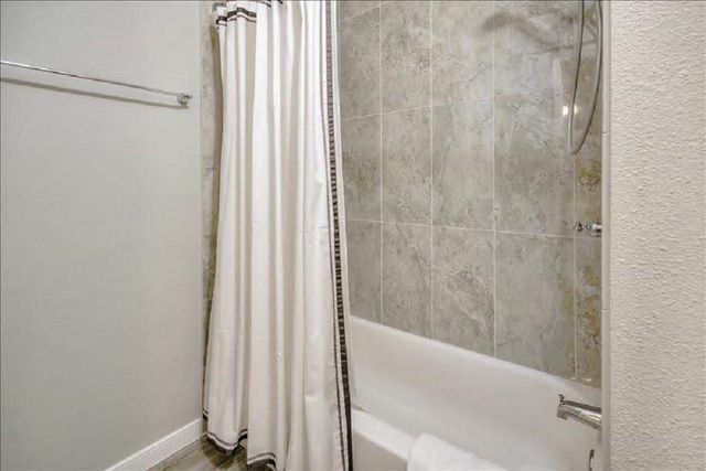 2125 Augusta Drive 63, Houston, TX 77057