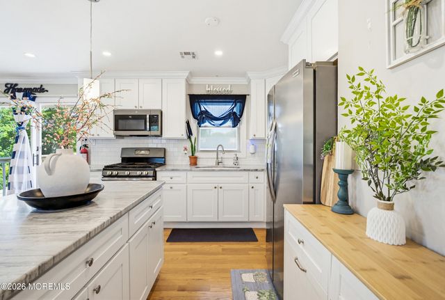 409 Predmore Avenue, Lanoka Harbor, NJ 08734