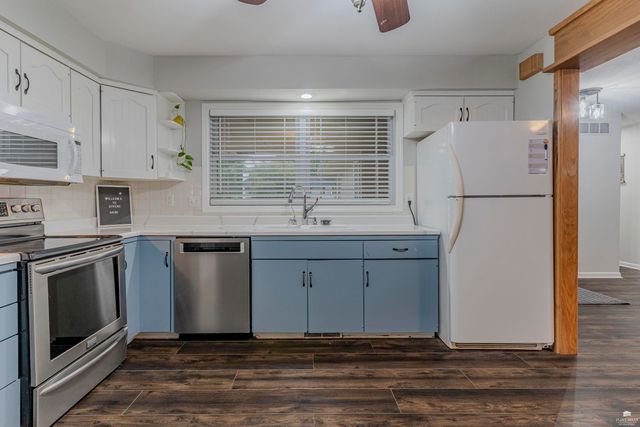 1321 Givens Road, Manhattan, KS 66503