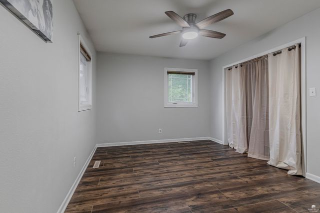 1321 Givens Road, Manhattan, KS 66503