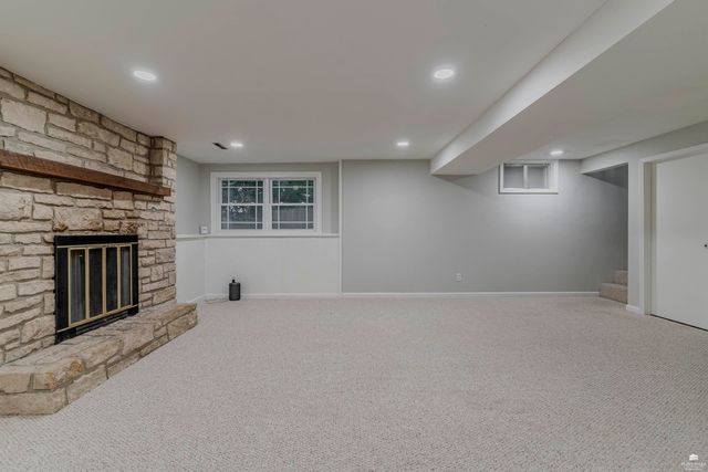 1321 Givens Road, Manhattan, KS 66503