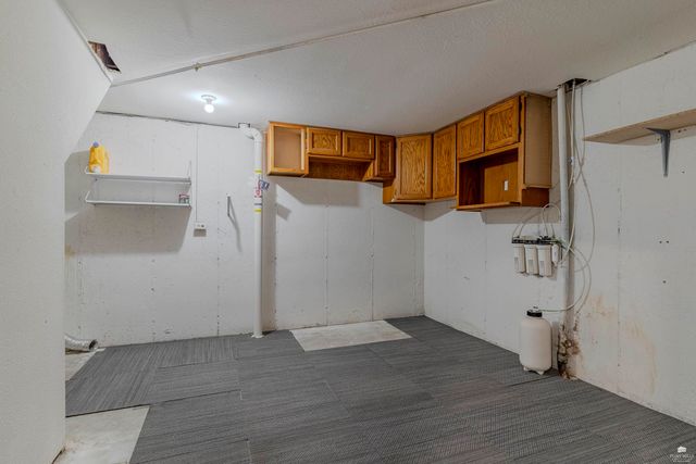 1321 Givens Road, Manhattan, KS 66503