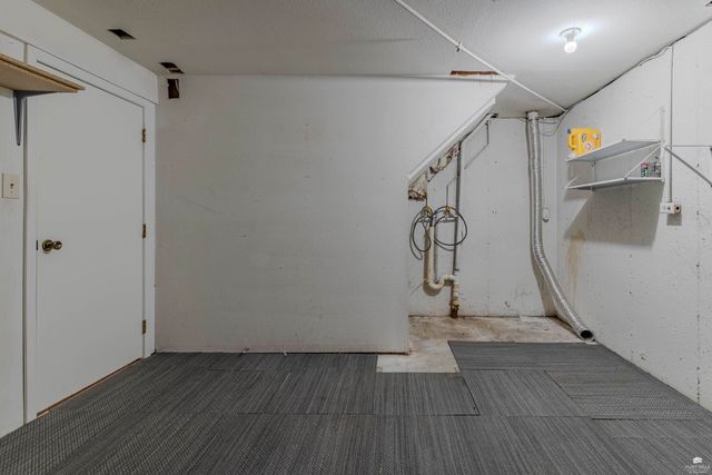 1321 Givens Road, Manhattan, KS 66503