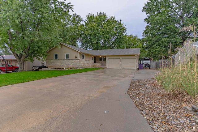 1321 Givens Road, Manhattan, KS 66503