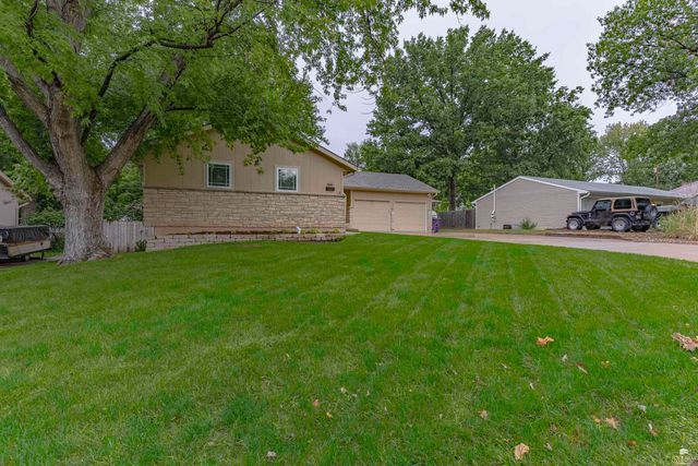 1321 Givens Road, Manhattan, KS 66503