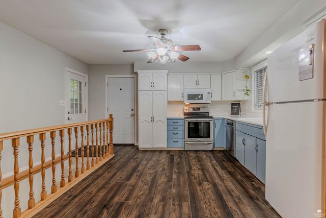 1321 Givens Road, Manhattan, KS 66503