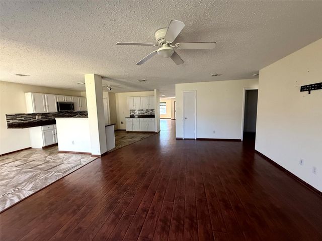 7919 Mosstree Drive, Arlington, TX 76001