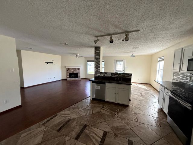 7919 Mosstree Drive, Arlington, TX 76001