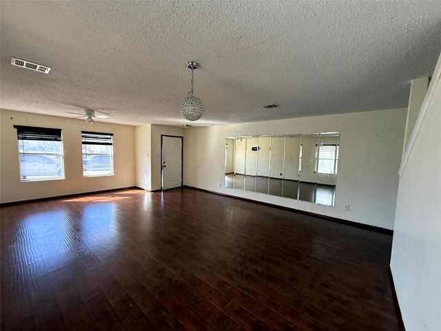 7919 Mosstree Drive, Arlington, TX 76001