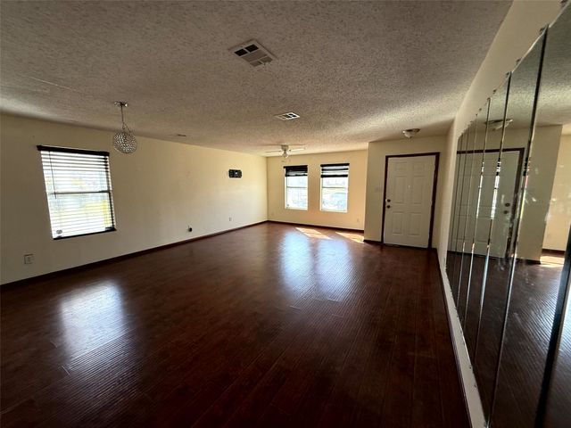 7919 Mosstree Drive, Arlington, TX 76001