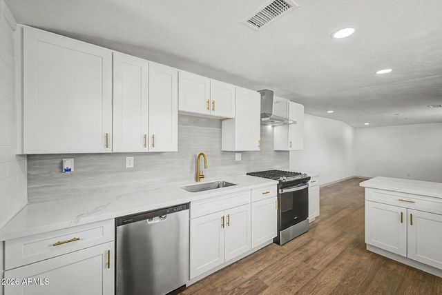 6414 W MITCHELL Drive, Phoenix, AZ 85033