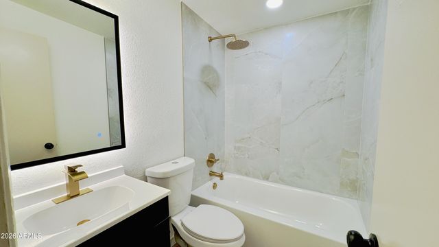 6414 W MITCHELL Drive, Phoenix, AZ 85033