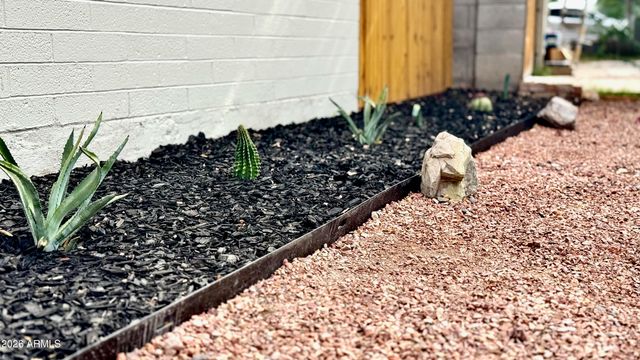 6414 W MITCHELL Drive, Phoenix, AZ 85033