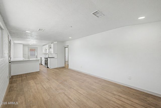 6414 W MITCHELL Drive, Phoenix, AZ 85033