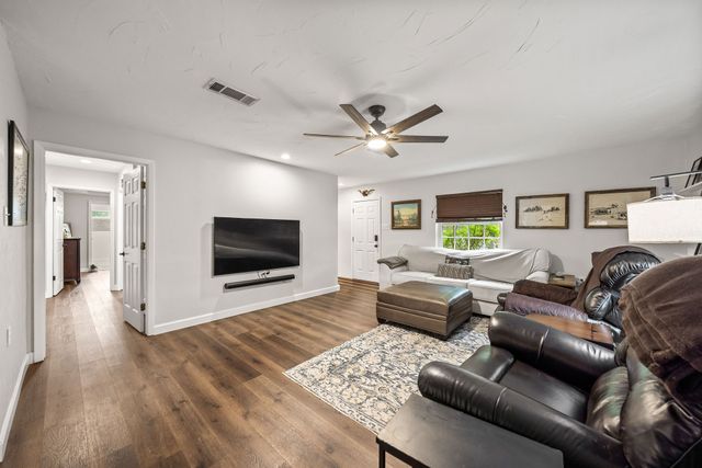 410 De La Cruz Street, Weatherford, TX 76085