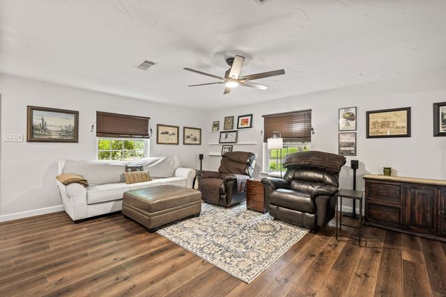 410 De La Cruz Street, Weatherford, TX 76085