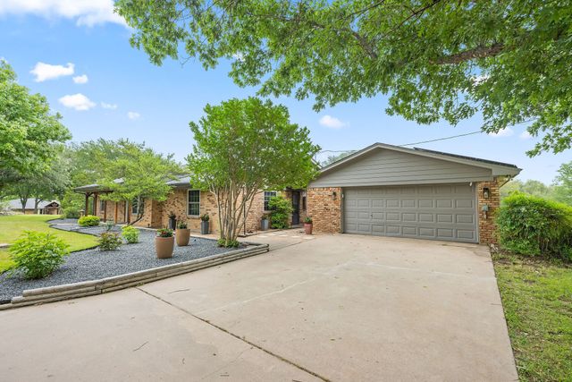 410 De La Cruz Street, Weatherford, TX 76085