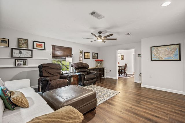 410 De La Cruz Street, Weatherford, TX 76085