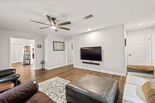 410 De La Cruz Street, Weatherford, TX 76085