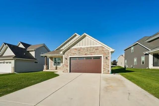 9120 Prairie Crossing DRIVE, Franksville, WI 53126