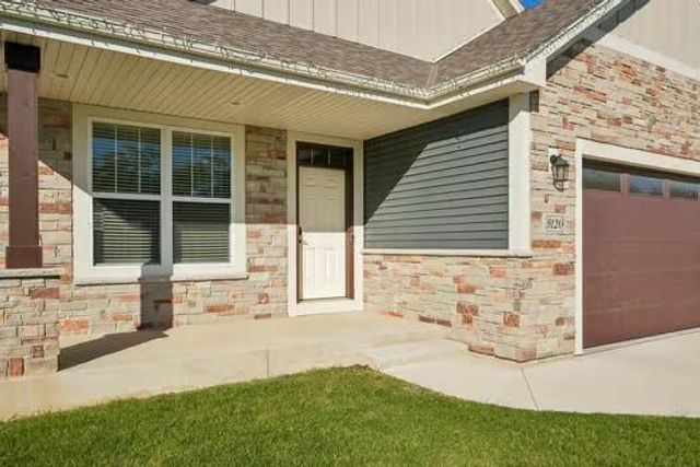 9120 Prairie Crossing DRIVE, Franksville, WI 53126
