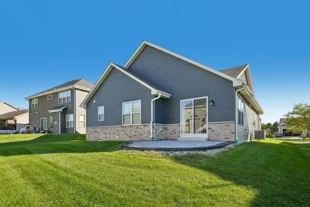 9120 Prairie Crossing DRIVE, Franksville, WI 53126