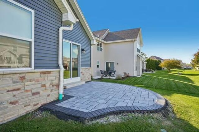 9120 Prairie Crossing DRIVE, Franksville, WI 53126