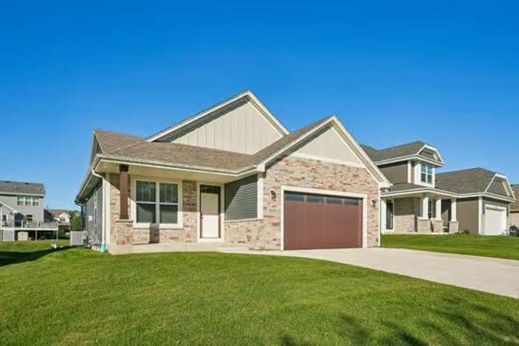 9120 Prairie Crossing DRIVE, Franksville, WI 53126