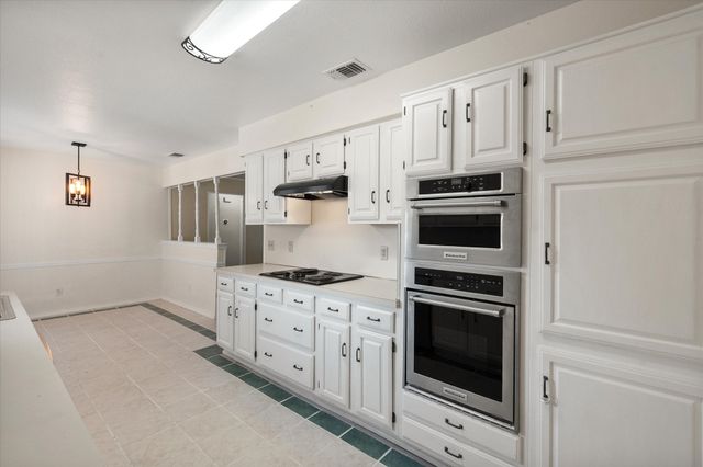 505 Meadow Ridge, Cedar Hill, TX 75104