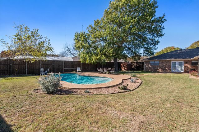 505 Meadow Ridge, Cedar Hill, TX 75104