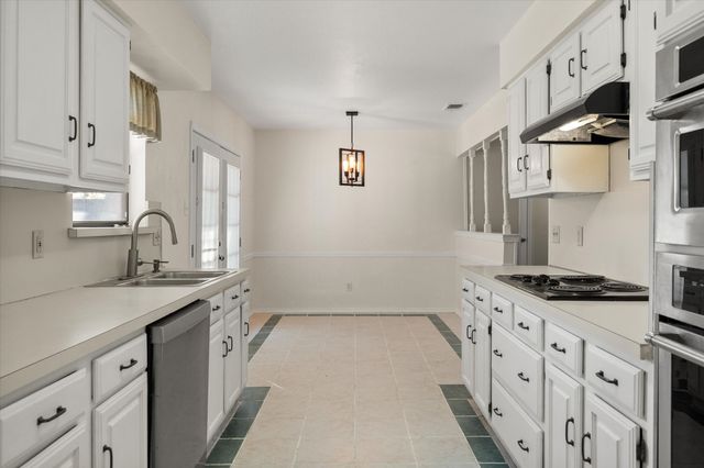 505 Meadow Ridge, Cedar Hill, TX 75104