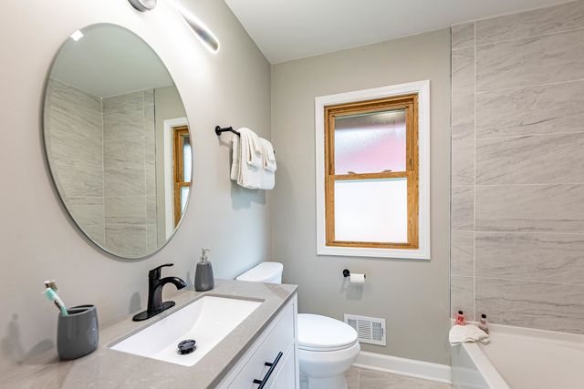 795 E 163rd Street, South Holland, IL 60473