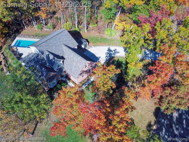 1291 Courtney Court, Hartland, MI 48353