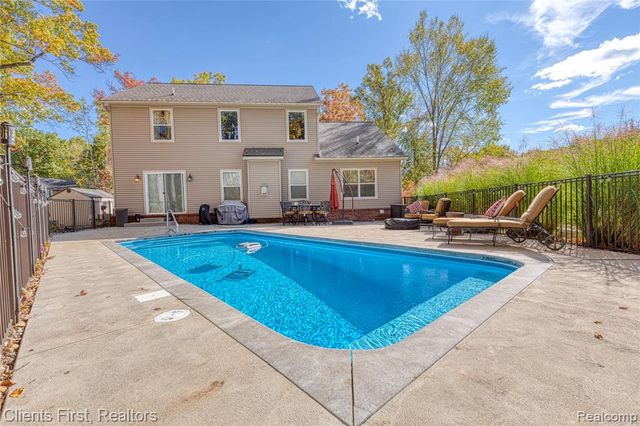 1291 Courtney Court, Hartland, MI 48353