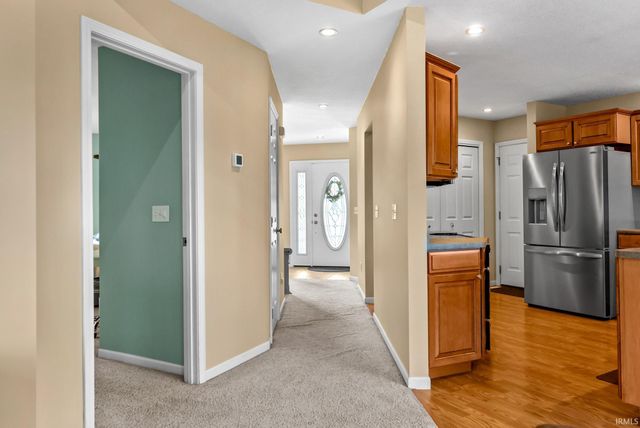 60 Ems B24 Lane, Pierceton, IN 46562