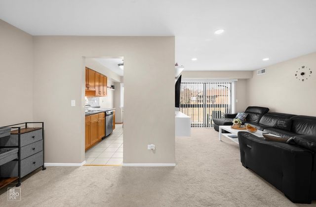 6820 Joliet Road 11, Indian Head Park, IL 60525