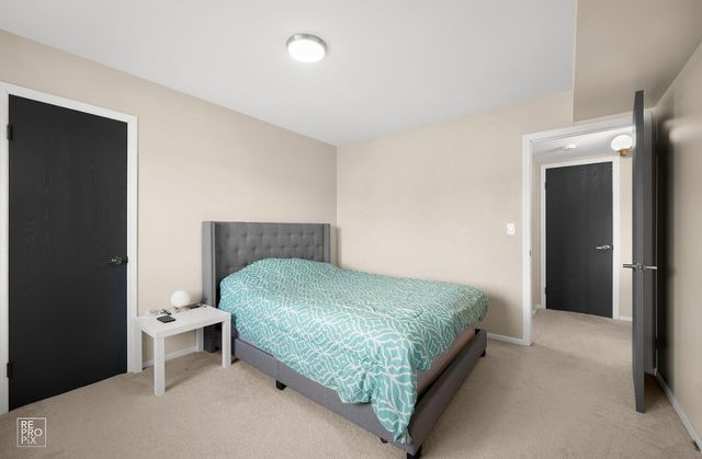 6820 Joliet Road 11, Indian Head Park, IL 60525
