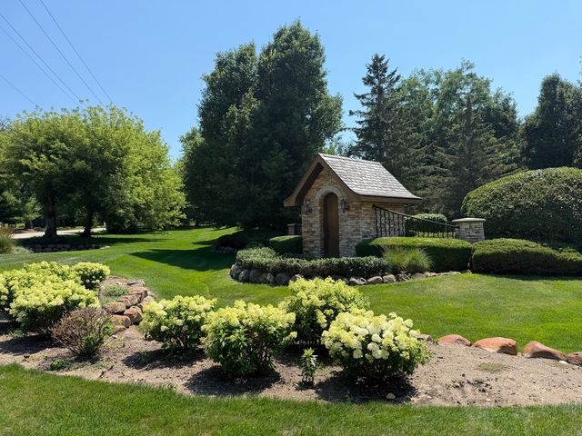 7010 Wildflower Court, Spring Grove, IL 60081