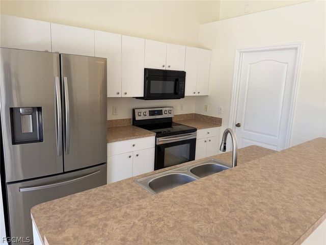 2829 NW 2nd TER, Cape Coral, FL 33993