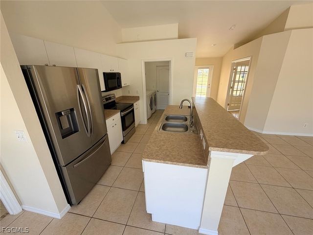 2829 NW 2nd TER, Cape Coral, FL 33993