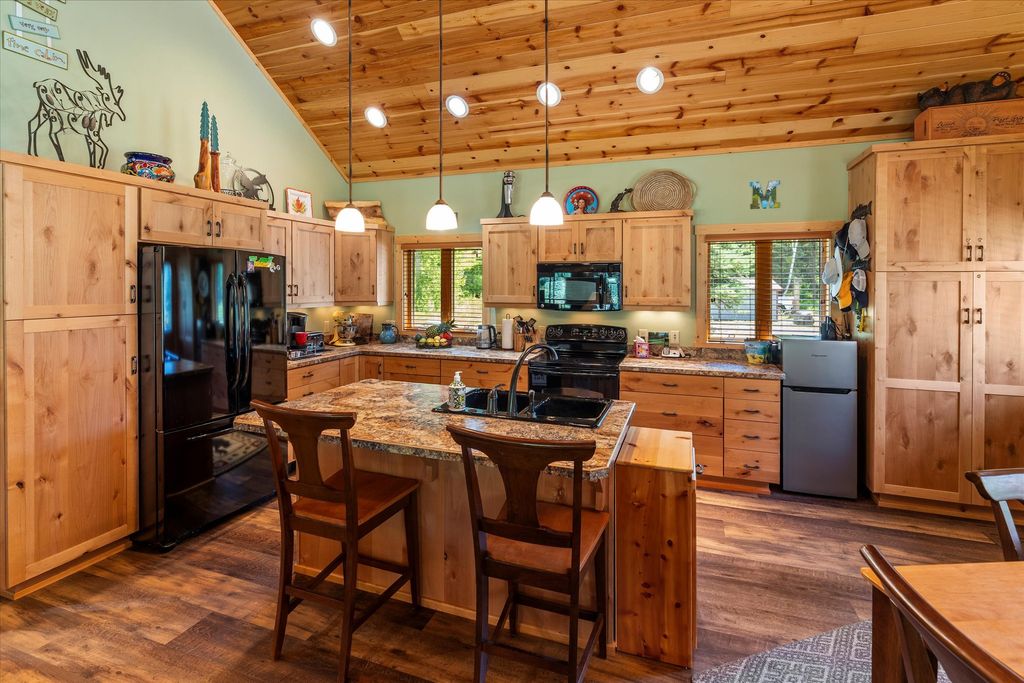 Image 9 of property listing at 22507 Old Mill Road, Bigfork, MT 59911