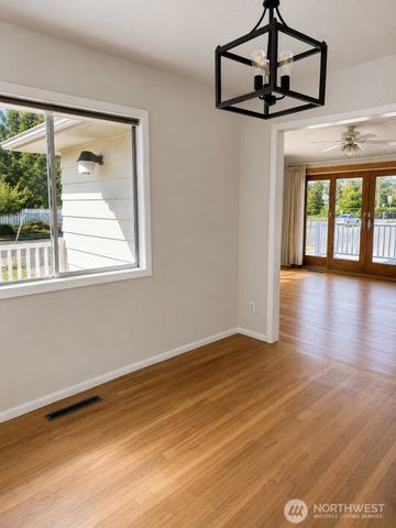 216 Caspers Street, Edmonds, WA 98020