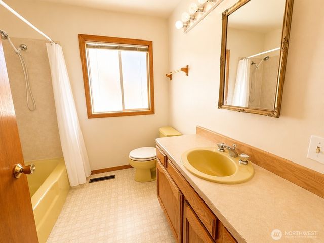216 Caspers Street, Edmonds, WA 98020