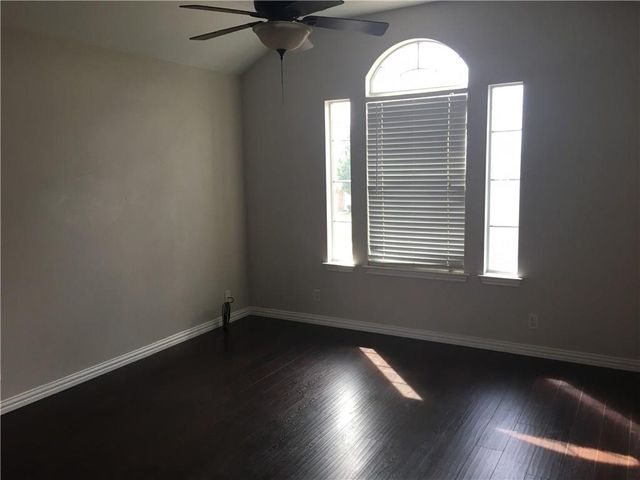 312 Estate DR, Hutto, TX 78634