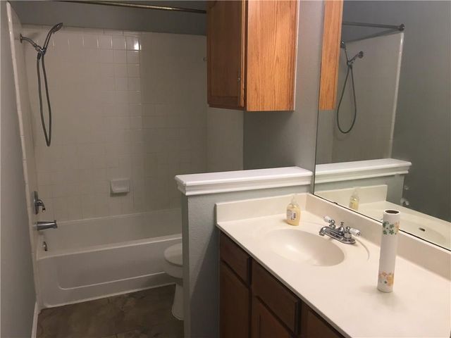 312 Estate DR, Hutto, TX 78634